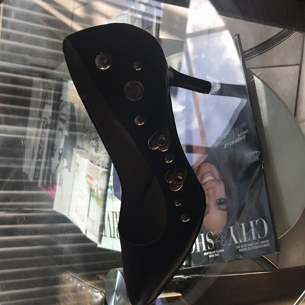 Moschino Love 9.5 New Pumps w Heart Gold Studs